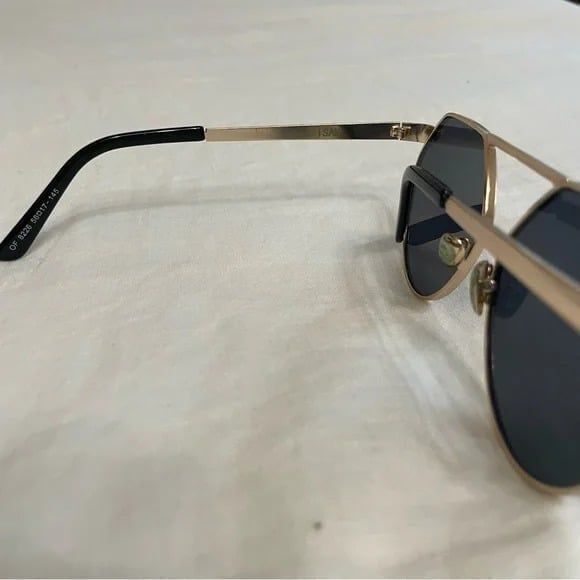 Sloane | Men | Sunglasses | Isak in Gold/Black | Preloved - Picture 5 of 7